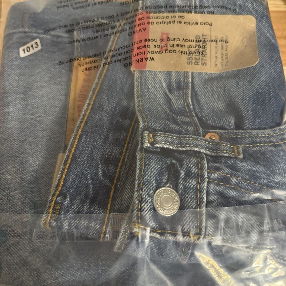 Levi's 555 Men's Relaxed Straight Leg Jeans Size 31 x 32 Medium Wash Blue NWT - Picture 9 of 9